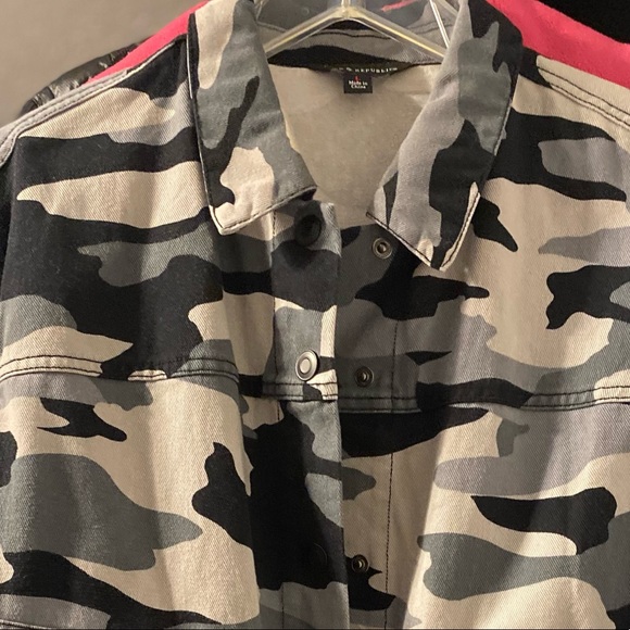 Like new jean jacket - Picture 2 of 5